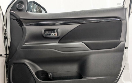 Mitsubishi Outlander III рестайлинг 3, 2021 год, 2 650 000 рублей, 25 фотография