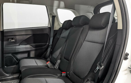 Mitsubishi Outlander III рестайлинг 3, 2021 год, 2 650 000 рублей, 18 фотография