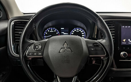 Mitsubishi Outlander III рестайлинг 3, 2021 год, 2 650 000 рублей, 22 фотография