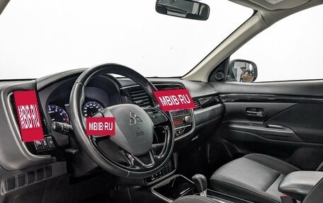 Mitsubishi Outlander III рестайлинг 3, 2021 год, 2 650 000 рублей, 15 фотография