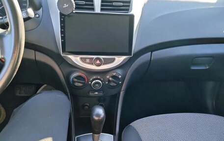 Hyundai Solaris II рестайлинг, 2013 год, 900 000 рублей, 4 фотография