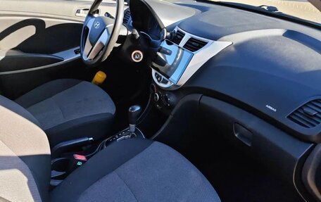 Hyundai Solaris II рестайлинг, 2013 год, 900 000 рублей, 6 фотография