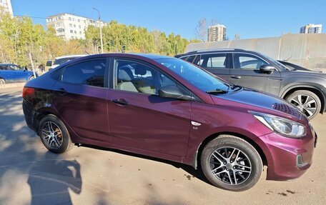 Hyundai Solaris II рестайлинг, 2013 год, 900 000 рублей, 17 фотография