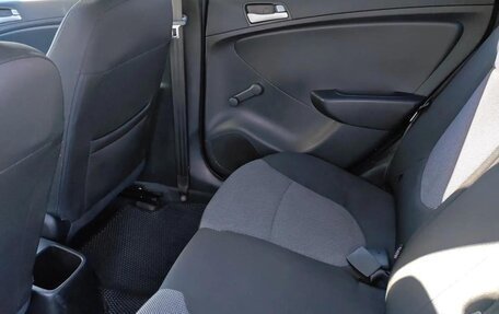 Hyundai Solaris II рестайлинг, 2013 год, 900 000 рублей, 24 фотография