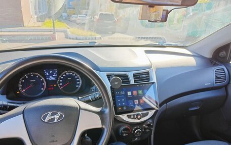 Hyundai Solaris II рестайлинг, 2013 год, 900 000 рублей, 25 фотография