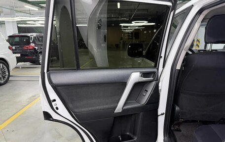 Toyota Land Cruiser Prado 150 рестайлинг 2, 2018 год, 3 700 000 рублей, 11 фотография
