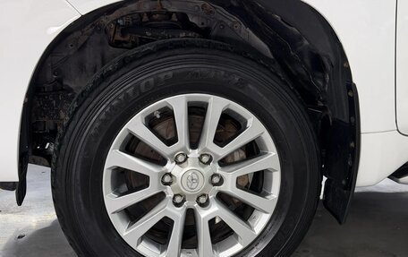 Toyota Land Cruiser Prado 150 рестайлинг 2, 2018 год, 3 700 000 рублей, 20 фотография
