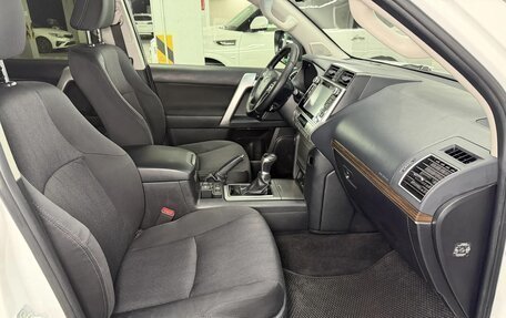 Toyota Land Cruiser Prado 150 рестайлинг 2, 2018 год, 3 700 000 рублей, 16 фотография