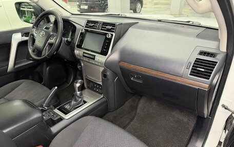 Toyota Land Cruiser Prado 150 рестайлинг 2, 2018 год, 3 700 000 рублей, 17 фотография