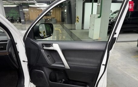 Toyota Land Cruiser Prado 150 рестайлинг 2, 2018 год, 3 700 000 рублей, 15 фотография