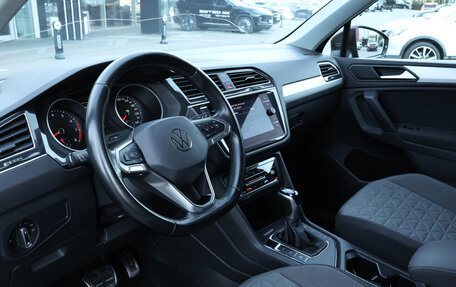 Volkswagen Tiguan II, 2021 год, 2 230 000 рублей, 13 фотография
