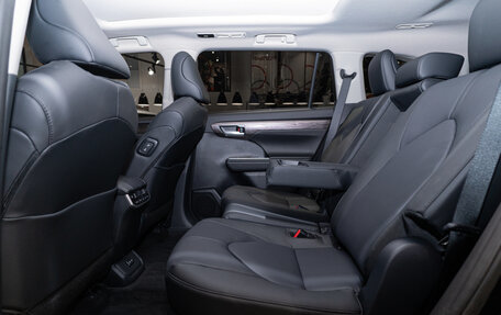 Toyota Highlander, 2026 год, 27 фотография