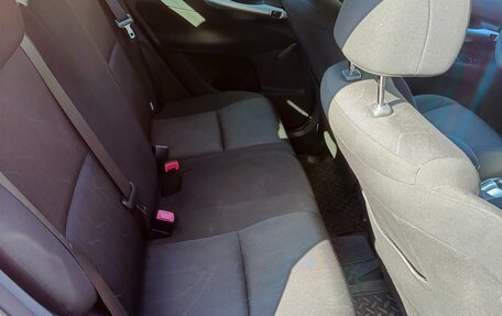 Toyota Auris II, 2011 год, 900 000 рублей, 18 фотография