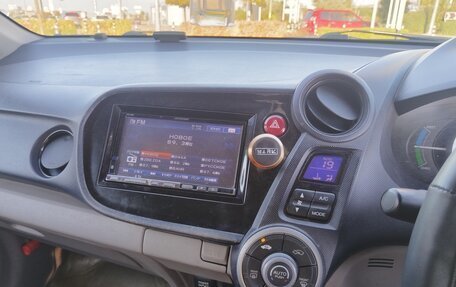 Honda Insight II рестайлинг, 2009 год, 750 000 рублей, 8 фотография