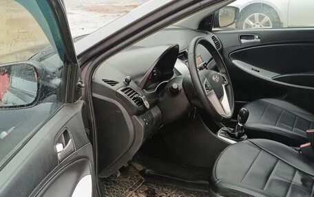 Hyundai Solaris II рестайлинг, 2013 год, 405 000 рублей, 5 фотография