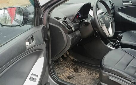 Hyundai Solaris II рестайлинг, 2013 год, 405 000 рублей, 7 фотография
