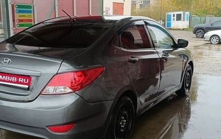 Hyundai Solaris II рестайлинг, 2013 год, 405 000 рублей, 3 фотография