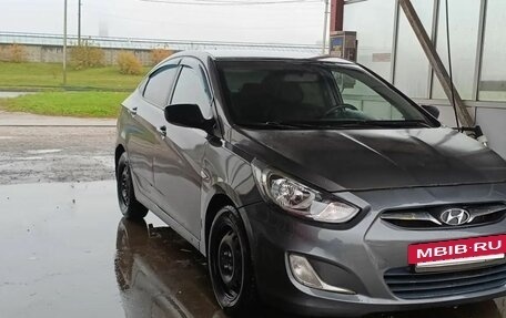 Hyundai Solaris II рестайлинг, 2013 год, 405 000 рублей, 2 фотография