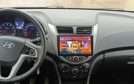 Hyundai Solaris II рестайлинг, 2013 год, 405 000 рублей, 9 фотография