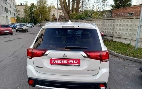 Mitsubishi Outlander III рестайлинг 3, 2018 год, 1 600 000 рублей, 7 фотография