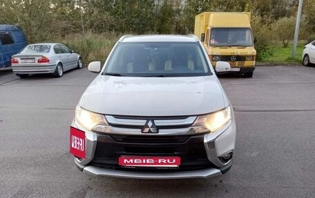 Mitsubishi Outlander III рестайлинг 3, 2018 год, 1 600 000 рублей, 4 фотография