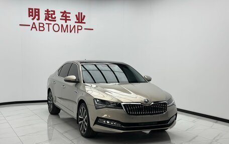 Skoda Superb III рестайлинг, 2023 год, 2 247 000 рублей, 2 фотография