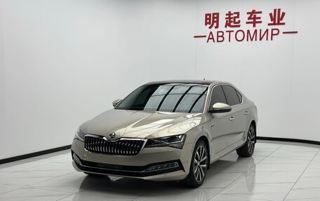 Skoda Superb III рестайлинг, 2023 год, 2 247 000 рублей, 3 фотография