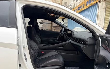 Hyundai Elantra, 2023 год, 1 780 000 рублей, 13 фотография