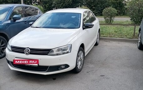 Volkswagen Jetta VI, 2014 год, 1 250 000 рублей, 2 фотография