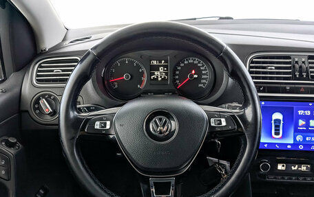 Volkswagen Polo VI (EU Market), 2017 год, 925 000 рублей, 21 фотография