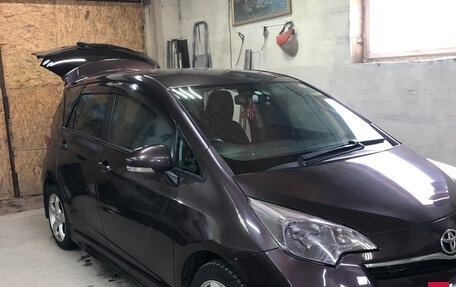 Toyota Ractis II, 2011 год, 750 000 рублей, 2 фотография