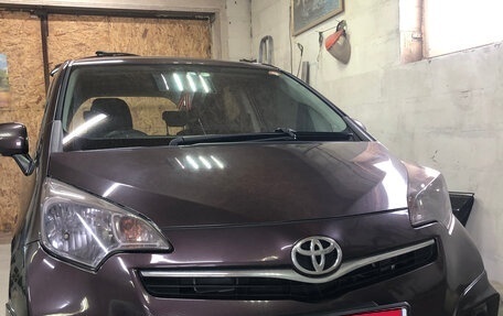 Toyota Ractis II, 2011 год, 750 000 рублей, 3 фотография