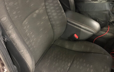 Toyota Ractis II, 2011 год, 750 000 рублей, 13 фотография