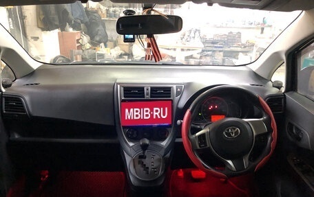 Toyota Ractis II, 2011 год, 750 000 рублей, 14 фотография
