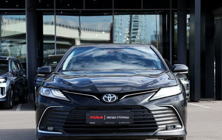 Toyota Camry, 2022 год, 3 100 000 рублей, 2 фотография