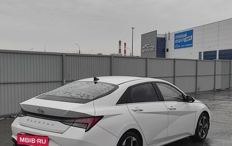 Hyundai Elantra, 2021 год, 1 990 000 рублей, 4 фотография