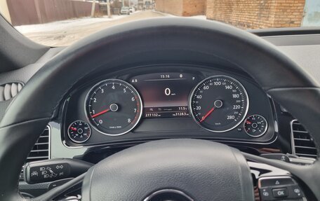 Volkswagen Touareg III, 2017 год, 2 590 000 рублей, 15 фотография