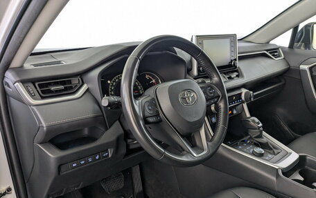 Toyota RAV4, 2022 год, 3 770 000 рублей, 21 фотография