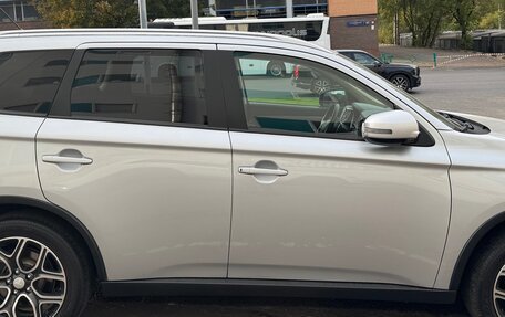 Mitsubishi Outlander III рестайлинг 3, 2014 год, 1 450 000 рублей, 2 фотография