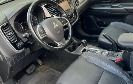 Mitsubishi Outlander III рестайлинг 3, 2014 год, 1 450 000 рублей, 10 фотография