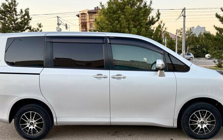 Toyota Noah III, 2010 год, 1 350 000 рублей, 8 фотография