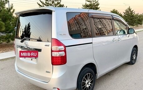 Toyota Noah III, 2010 год, 1 350 000 рублей, 7 фотография