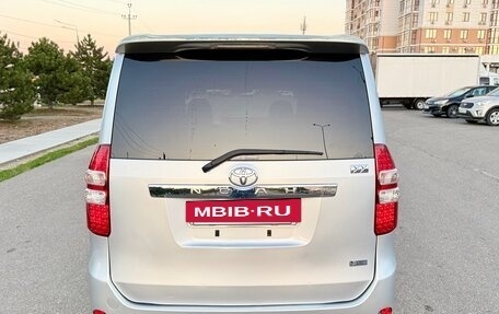 Toyota Noah III, 2010 год, 1 350 000 рублей, 6 фотография