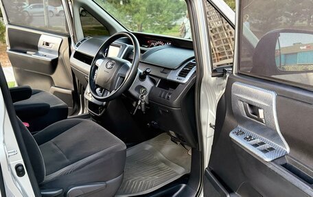 Toyota Noah III, 2010 год, 1 350 000 рублей, 17 фотография
