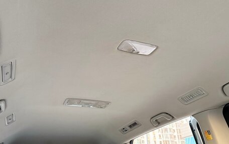 Toyota Noah III, 2010 год, 1 350 000 рублей, 15 фотография
