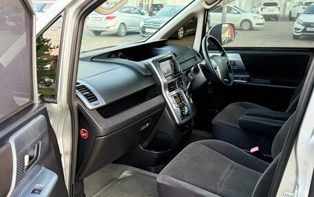 Toyota Noah III, 2010 год, 1 350 000 рублей, 21 фотография