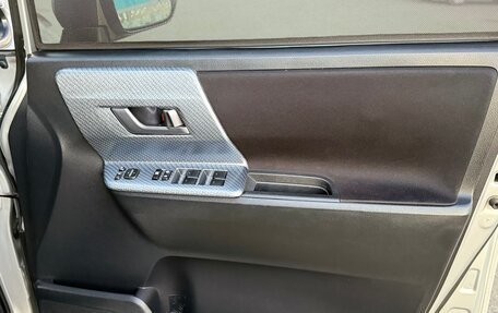 Toyota Noah III, 2010 год, 1 350 000 рублей, 18 фотография