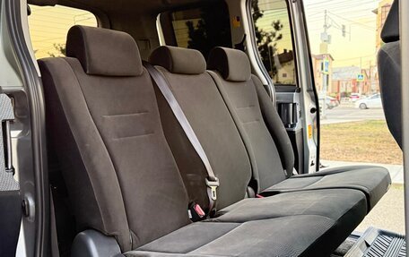 Toyota Noah III, 2010 год, 1 350 000 рублей, 26 фотография