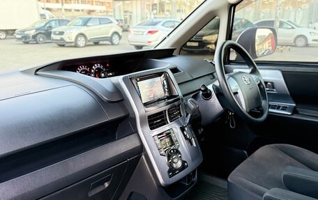Toyota Noah III, 2010 год, 1 350 000 рублей, 29 фотография