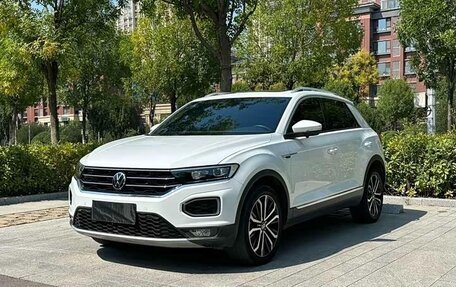 Volkswagen T-Roc I, 2023 год, 2 125 000 рублей, 1 фотография
